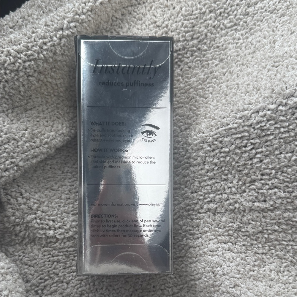 OLAY EYES Red Puffing Eye Roller with Silver Cap 🌻👸🏼NWT💯 - Picture 2 of 6